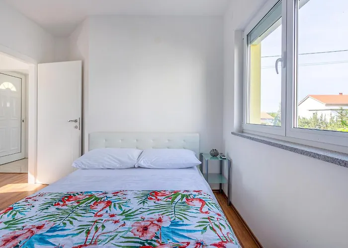 Apartman 2 Bedroom Lovely In Barbat *
