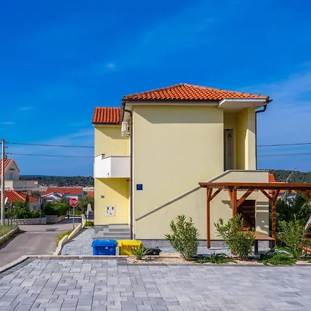 Appartement 2 Bedroom Lovely In Barbat *