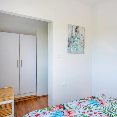 Appartement 2 Bedroom Lovely In Barbat *