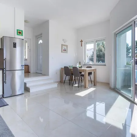 2 Bedroom Lovely In Barbat * Barbat na Rabu