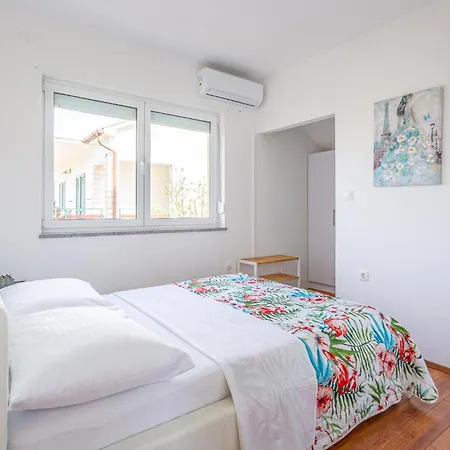 Appartement 2 Bedroom Lovely In Barbat