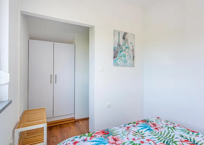 Apartment 2 Bedroom Lovely In Barbat *